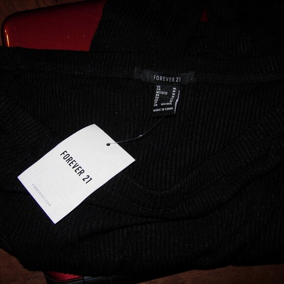 Black Ribbed Long Sleeve Off-Shoulder Crop Top M - Picture 3 of 4